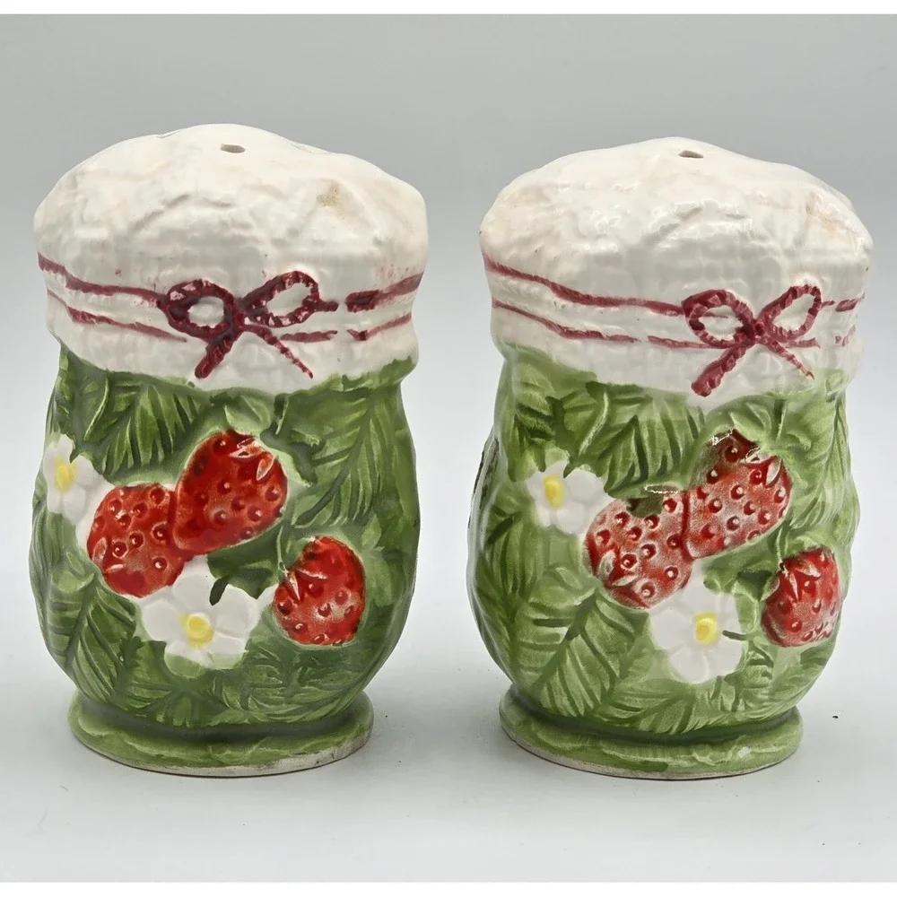 Vintage‎ Japan Strawberrt Flower Salt And Pepper Shakers Kitsch 1970s Hippy